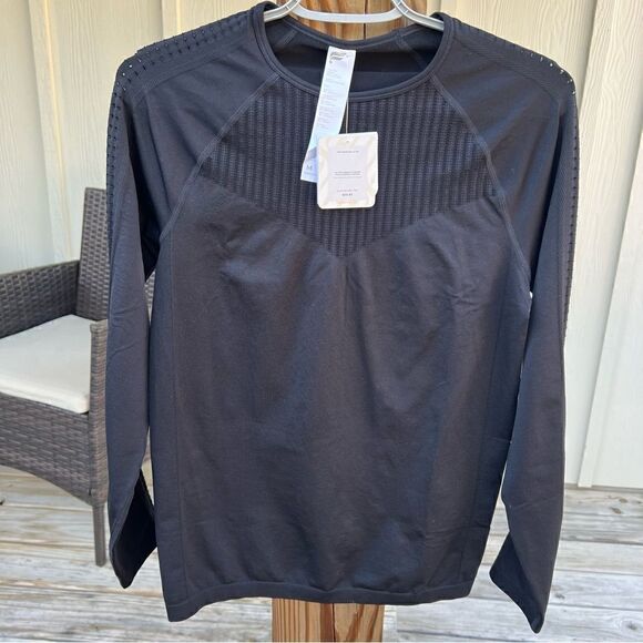 Fabletics Seamless long sleeve workout top- nwt- size medium - Picture 2 of 9